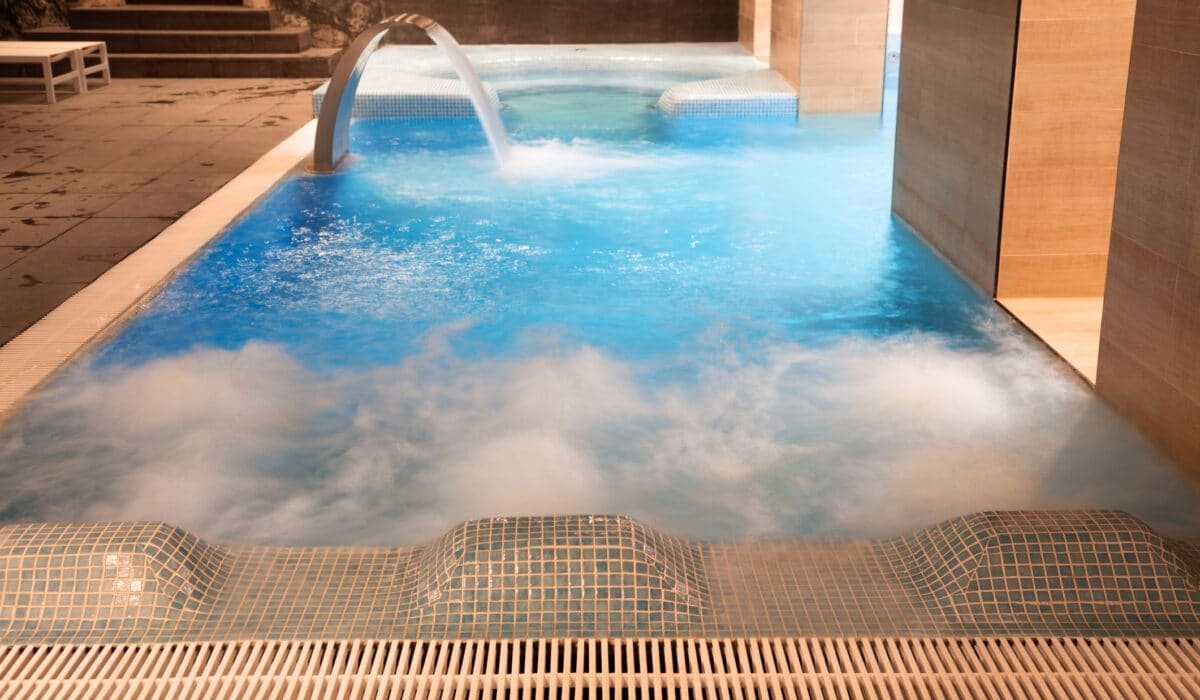 gym with jacuzzi in Park Circus